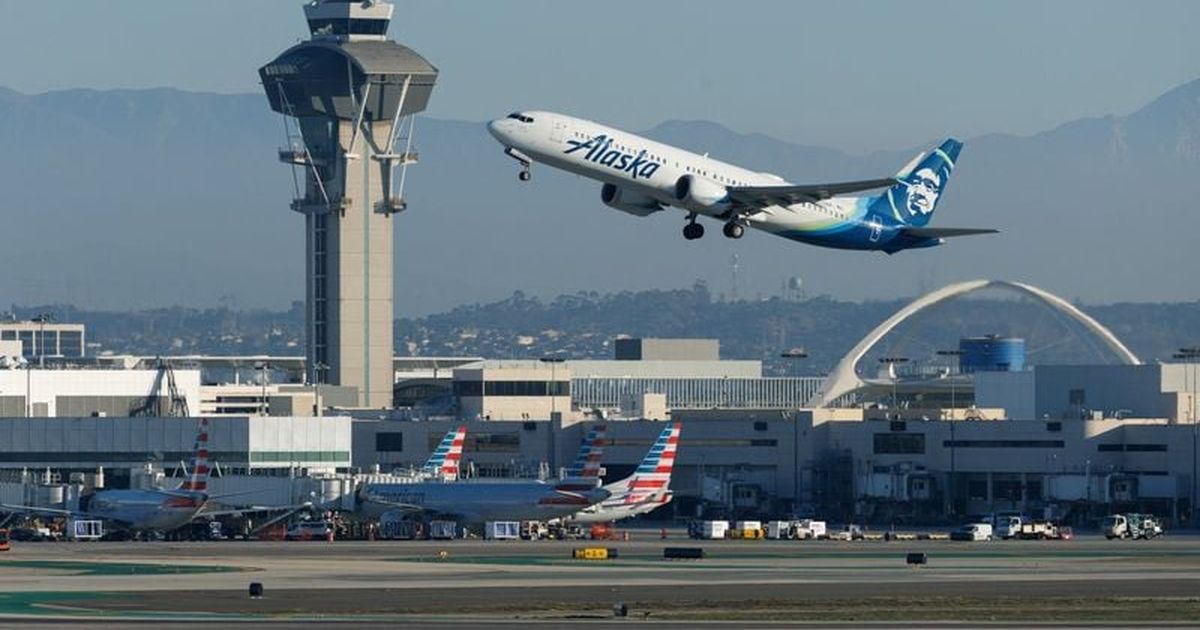 Alaska Air says fares hold as fuel surge tests earnings