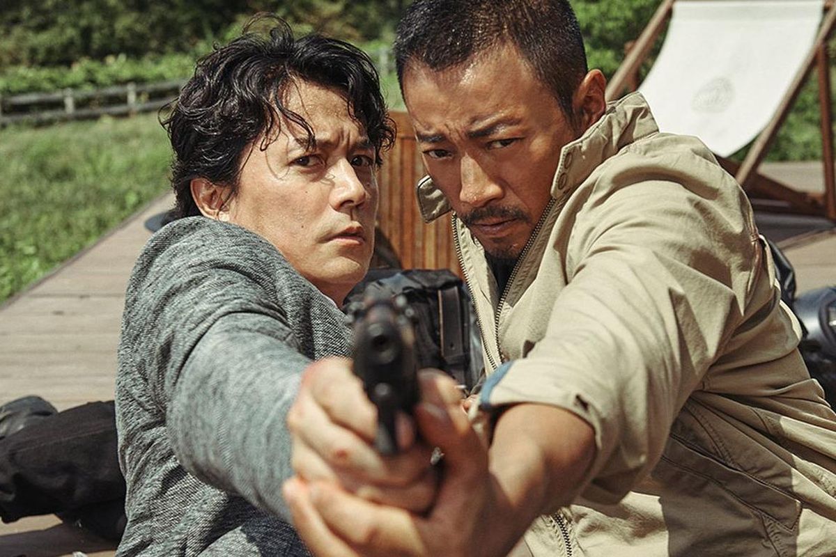 Masaharu Fukuyama and Hanyu Zhang in the John Woo-directed "Manhunt." (Media Asia Group)