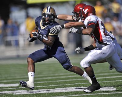 Montana State’s Everett Gilbert avoids Eastern Washington Zach Johnson, rear, and Dante Calcote on Sept. 25, 2010, in Bozeman.  (Dean Hendrickson)