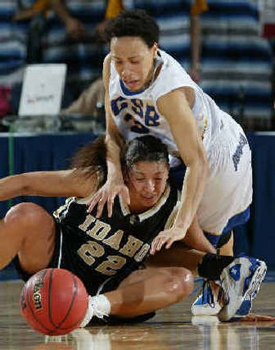 Idaho's Ticey Westbrooks and UCSB's Jessica Wilson battle for loose ball.
 (Associated Press / The Spokesman-Review)