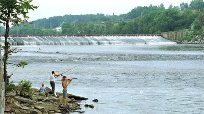 This July 1997 file photo shows Edwards Dam on the Kennebec River in Augusta, Maine. Conservationists this month celebrated the 10th anniversary of the breaching of the 24-foot-high, 917-foot-wide dam.  (File Associated Press / The Spokesman-Review)