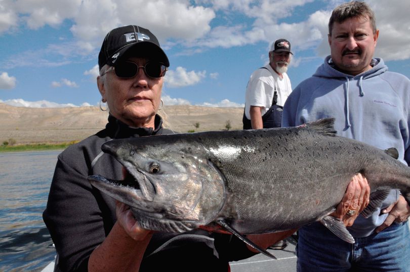 Gloria Bowman of La Grande during landed this chinook on the Hanford Reach of the Columbia River.  (Rich Landers)