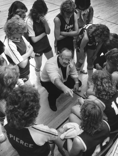 Hall of Fame coach Roy Graffis talks to the Columbia High School girls team at the State B tournament in 1986. (PHOTO ARCHIVE / SR)