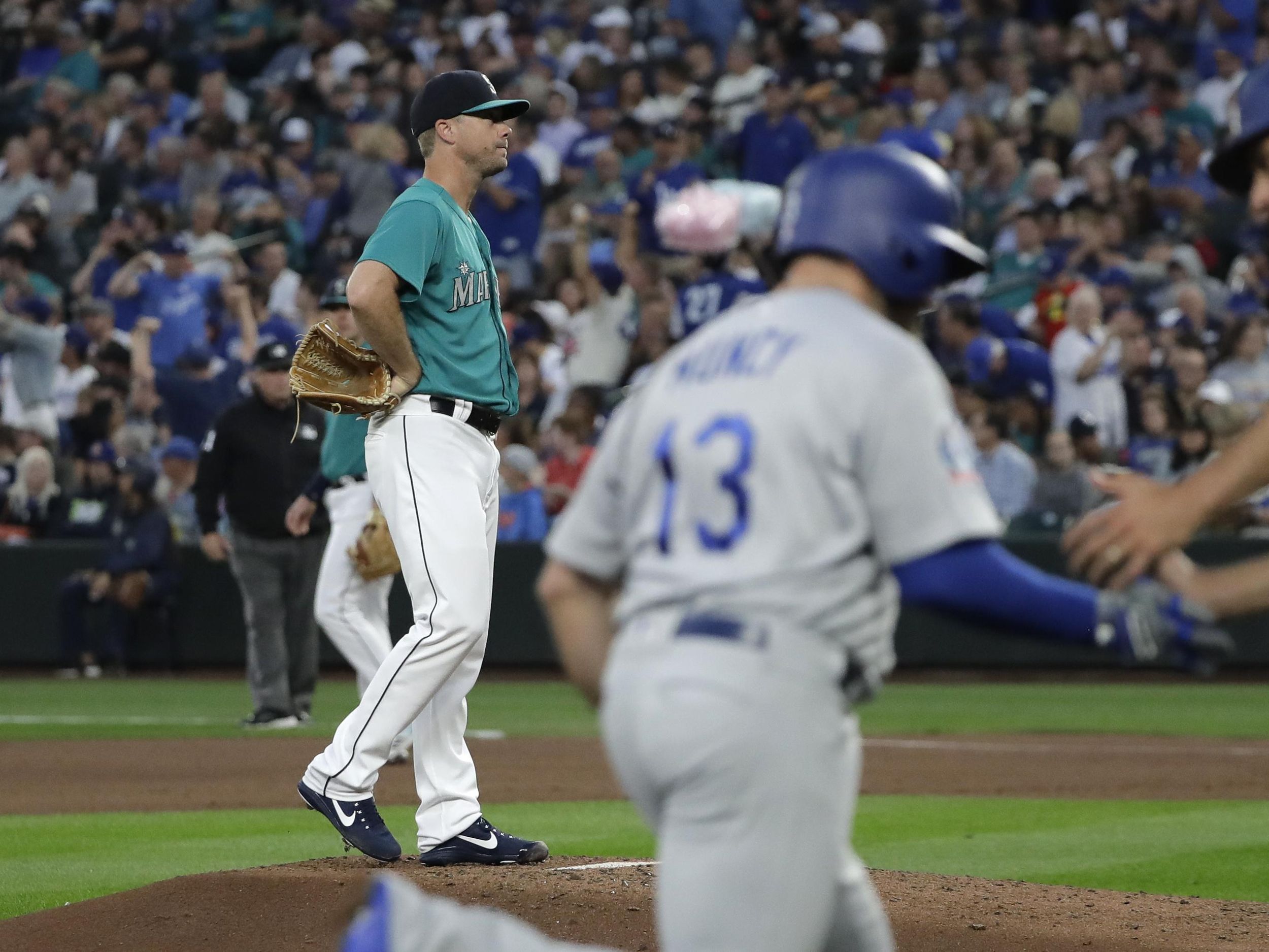 Manny Machado clubs 2 homers, Dodgers slug past Mariners 11-1