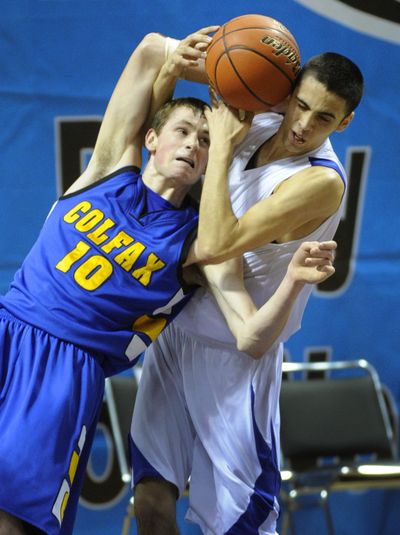 Colfax’s Brandon Gfeller and La Conner’s Landy James battle. Colfax won 46-38. (Colin Mulvany)