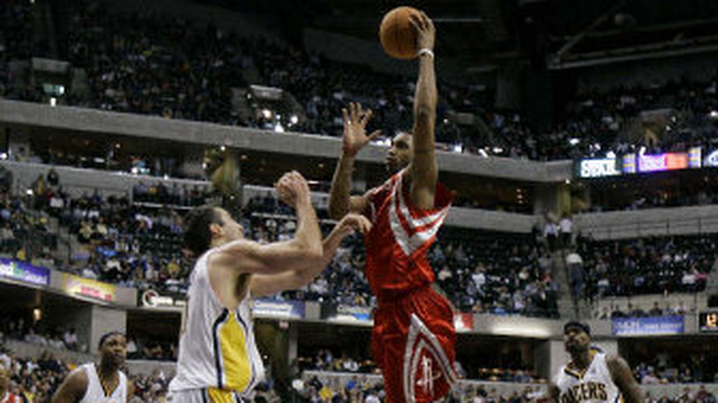 Tracy McGrady dunks on Joe Smith  Tracy mcgrady, Basketball pictures,  Sports images