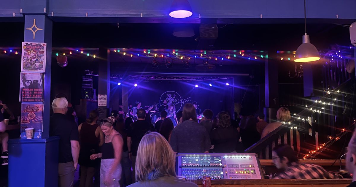Girls in Stereo dazzle the Big Dipper on Thursday night