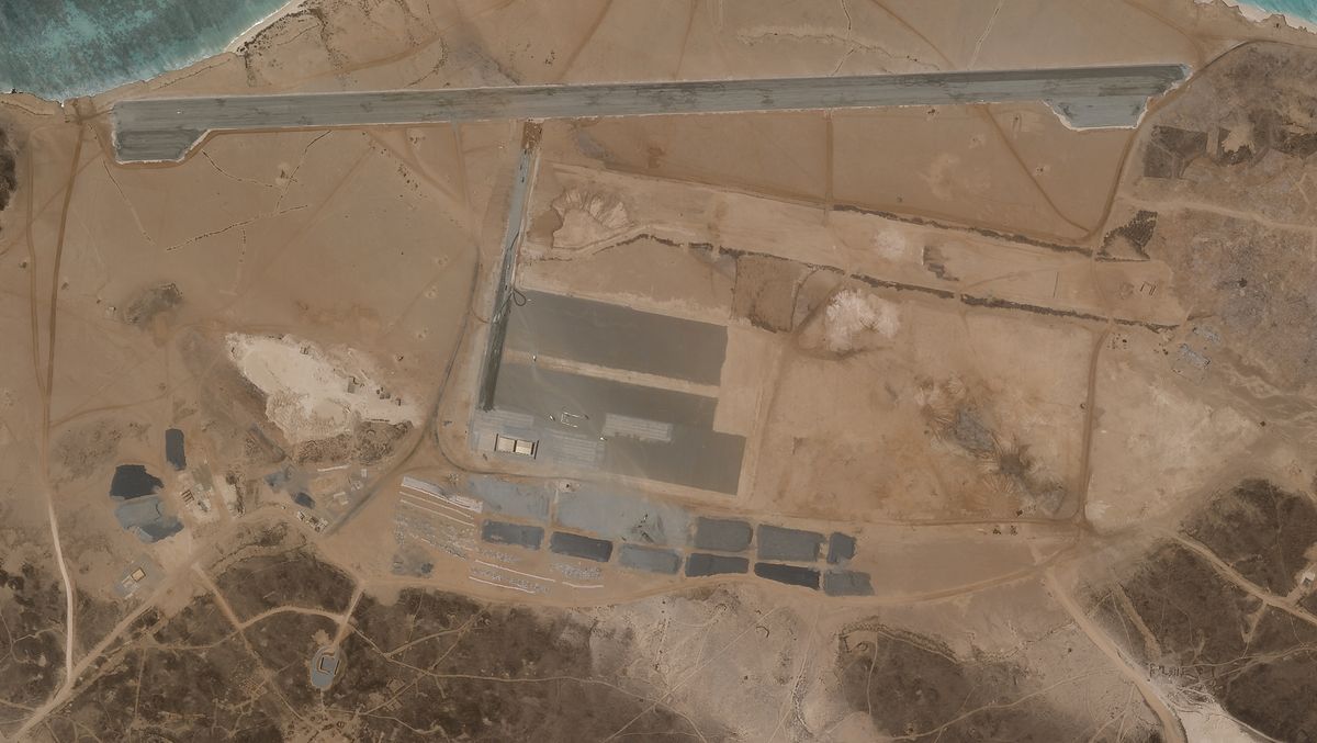 A mysterious air base is seen being built on Yemen