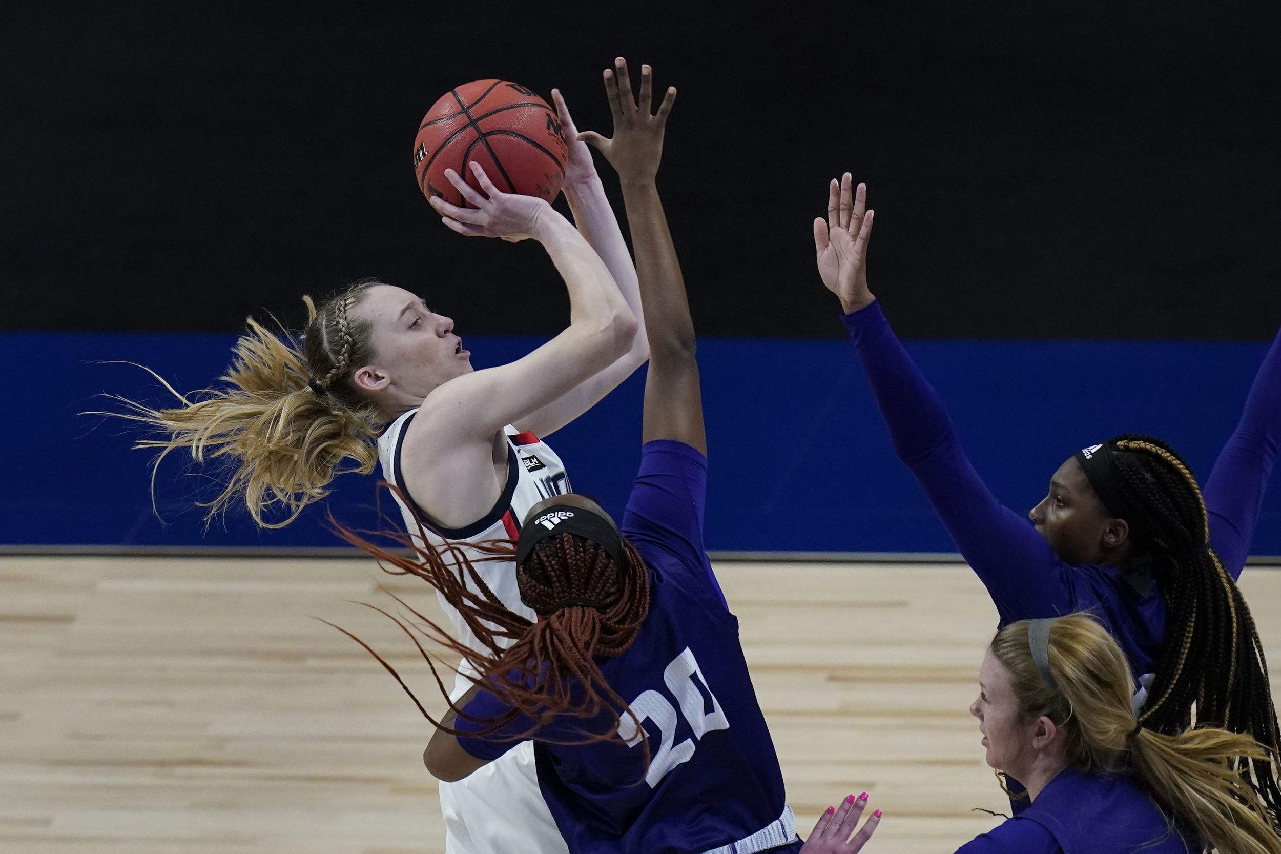 Paige Bueckers Helps UConn Rout High Point 102 59 In NCAA Opener The Spokesman Review