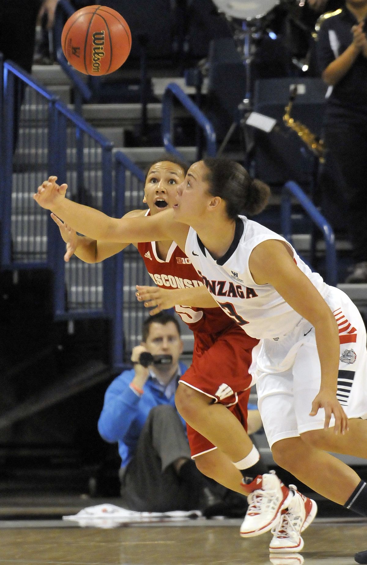 Gonzaga’s Haiden Palmer, right, tips the ball away from Wisconsin’s Morgan Paige for a steal. (Jesse Tinsley)