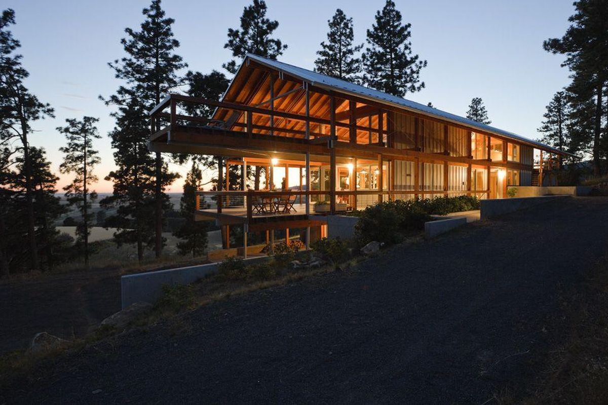 Situated in a pine grove near Moscow, Idaho, the Mountain House by Paul Hirzel has a steel-and-wood frame, generous exterior decks and a broad gabled roof for protection. (Courtesy photo)