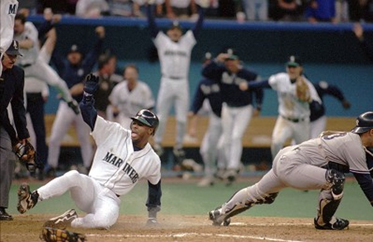 Seattle Mariners' Ken Griffey Jr, waves to the crowd before