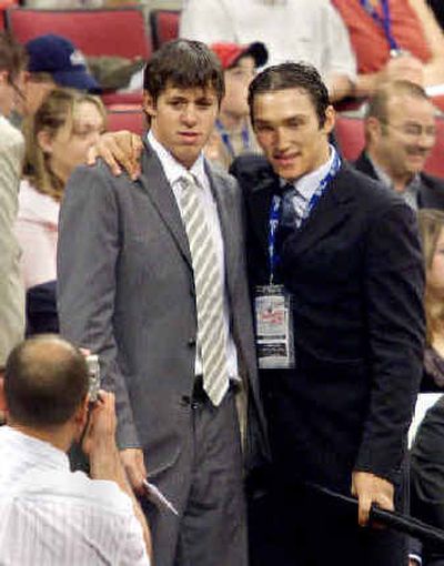 
Evgeni Malkin, left, of Russia, poses with fellow countryman Alexander Ovechkin after the two were taken with the first two picks in the NHL draft. 
 (Associated Press / The Spokesman-Review)