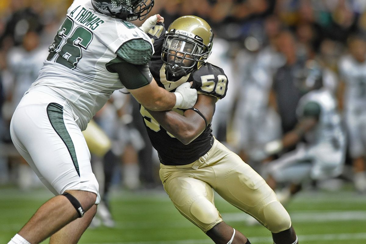 Idaho defensive end Benson Mayowa, right, battles Hawaii’s Adrian Thomas during a game in the Kibbie Dome on Oct. 17, 2009.  (The Spokesman-Review archive)