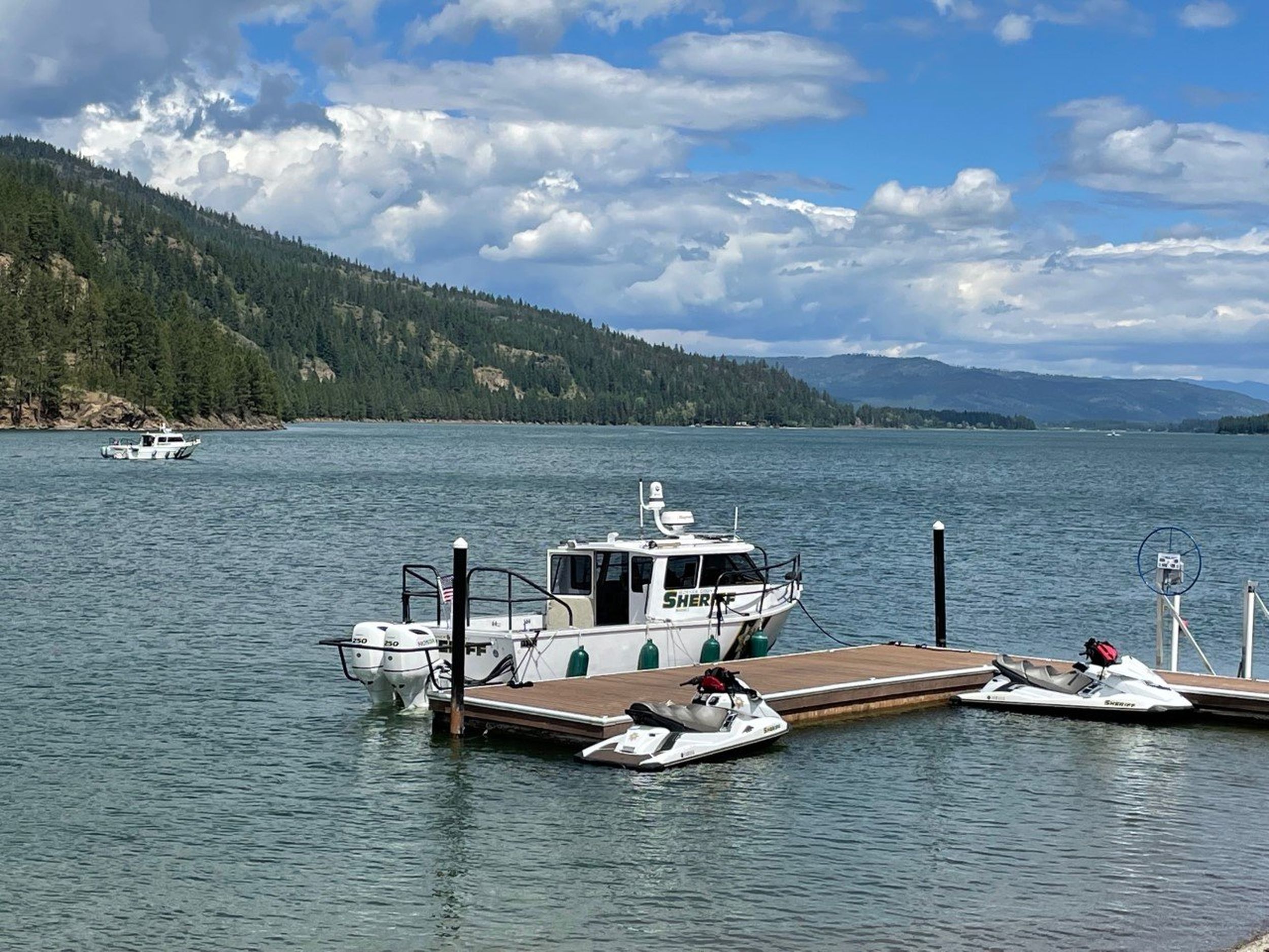 UPDATE One dead, three missing after boat capsized in Pend Oreille