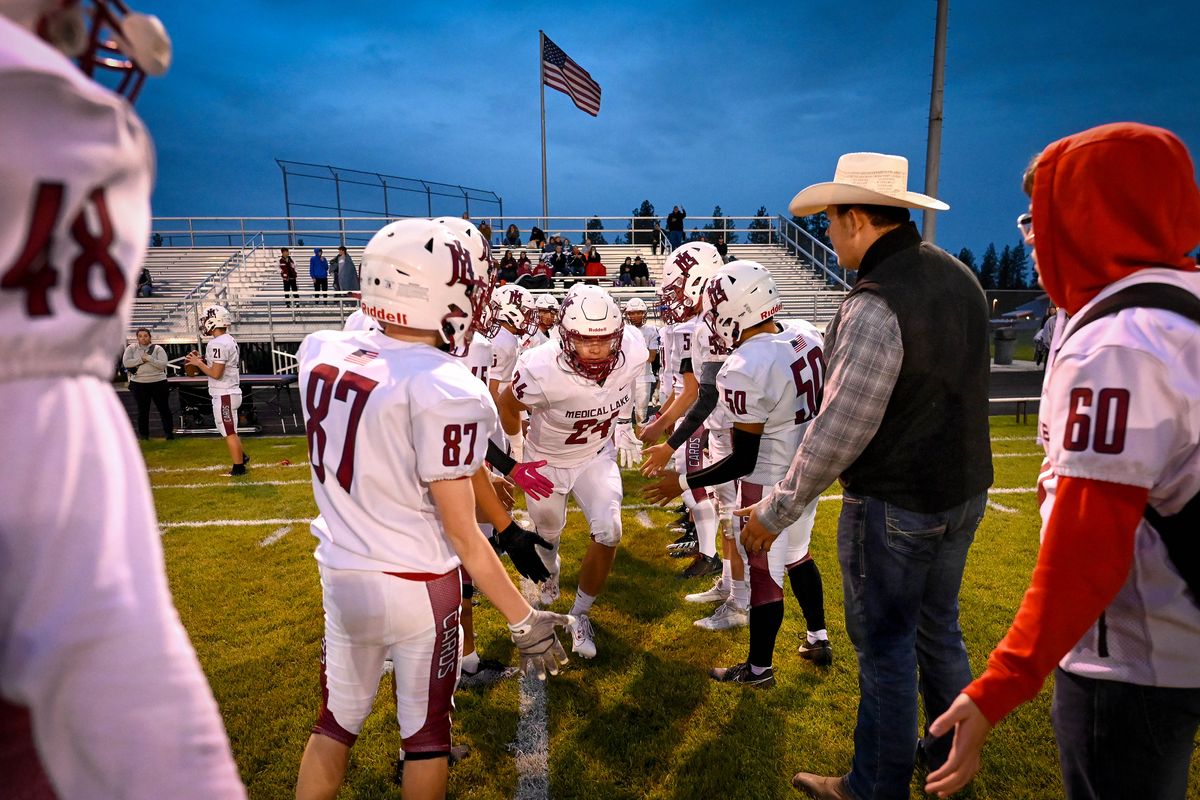 A powerful game': In the wake of fires, Riverside versus Medical Lake high  school football fosters unity