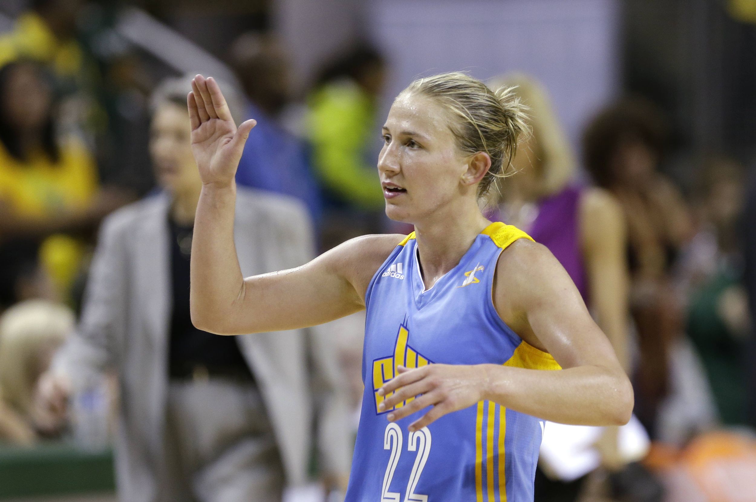 Courtney Vandersloot signs longterm deal with Chicago The Spokesman