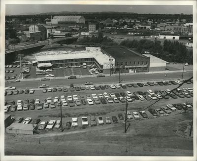 Washington, Cities, Spokane, Scenic, Aerial 1971-1979. Aerial View of Motel and Parking Lot in Spokane, Washington (Spokesman-Review archives)