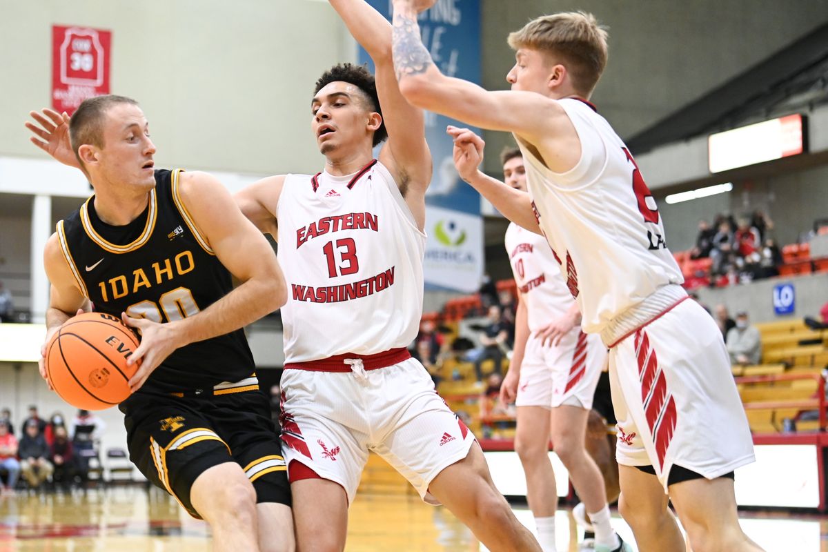 Idaho’s Ethan Kilgore, left, looks to pass against Eastern Washington’s Angelo Allegri (13) on Jan. 8, at Reese Court in Cheney.  (Tyler Tjomsland/The Spokesman-Review)