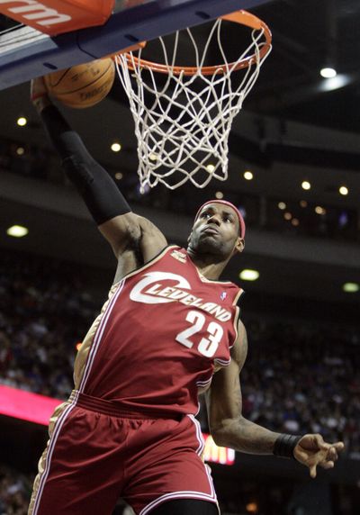 Cavaliers’ LeBron James dunks against Pistons in big first half.  (Associated Press)