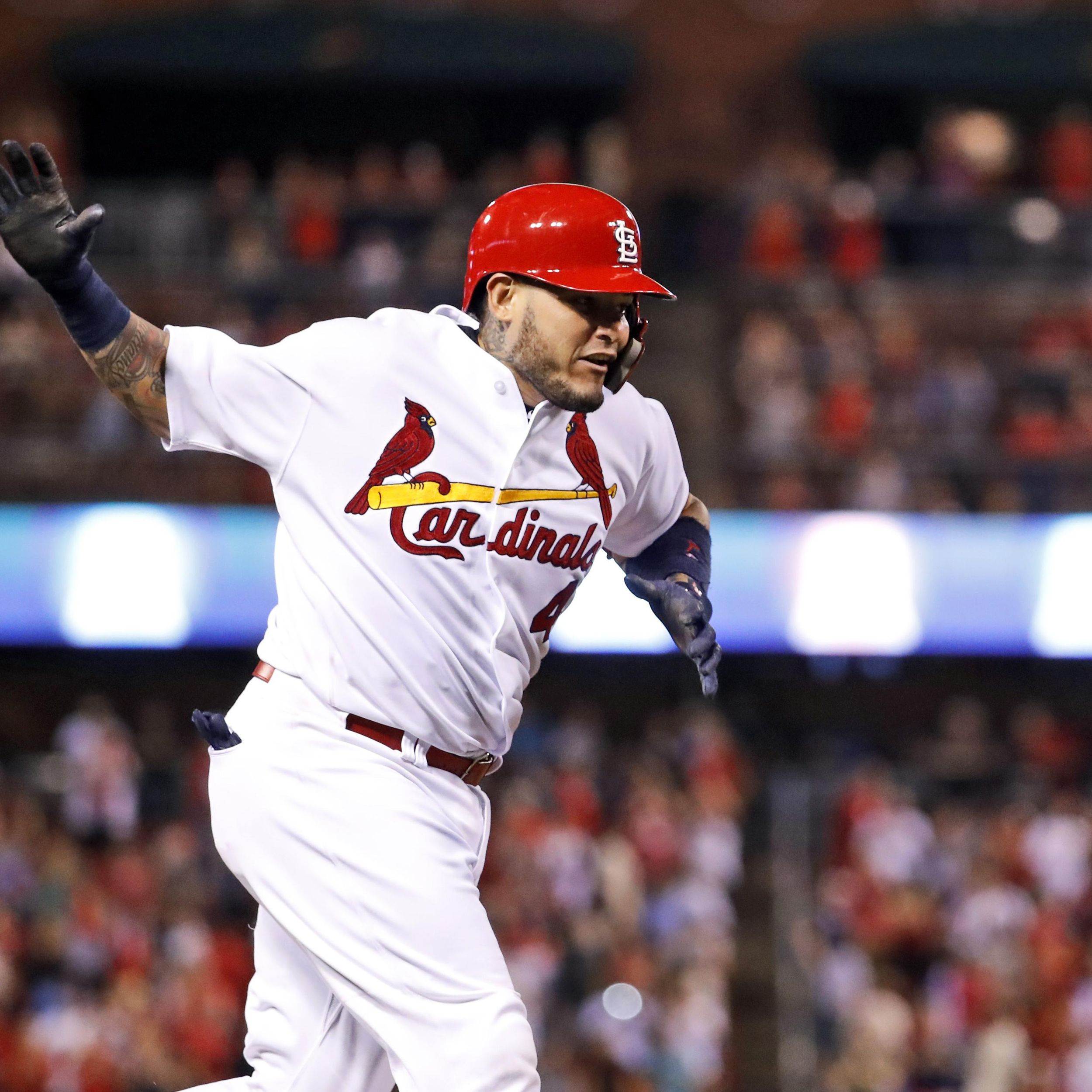 Cardinals catcher Yadier Molina wins Roberto Clemente Award