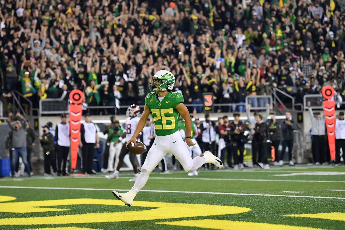 Oregon Ducks running back Travis Dye (26) runs the ball in for a touchdown against WSU during the first half of a college football game on Saturday, Nov 13, 2021, at Autzen Stadium in Eugene, Ore.  (Tyler Tjomsland/The Spokesman-Review)