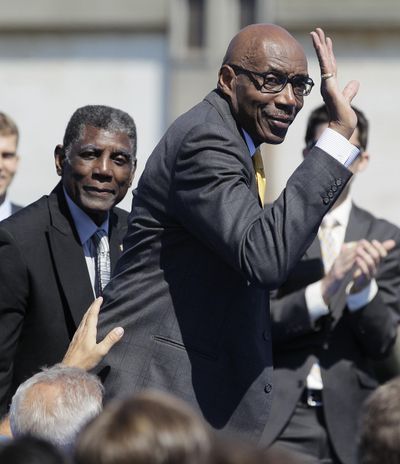 Warriors great Nate Thurmond, waving, is one of only four NBA players to total 40 rebounds in a game. (Eric Risberg / Associated Press)