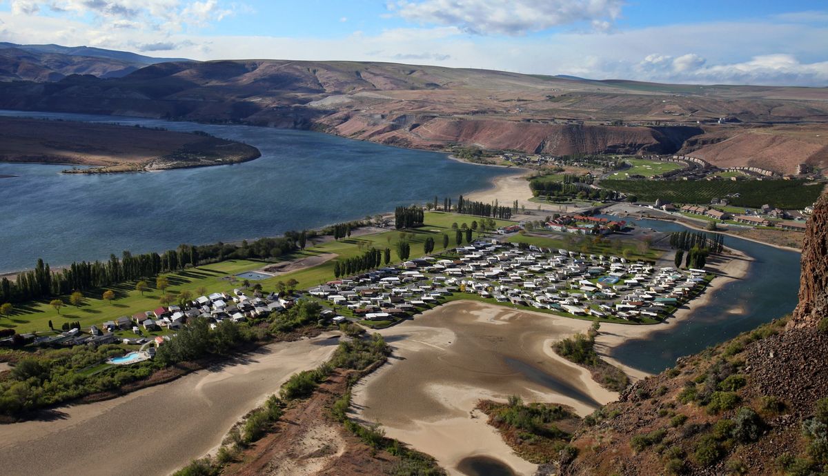 Crescent Bar Island looks like a private resort, with its golf course, a condo complex, narrow paved paths and gated community of fixed-up trailer homes. It is surrounded by the Columbia River, although the water level is low now. Seattle Times (STEVE RINGMAN Seattle Times)