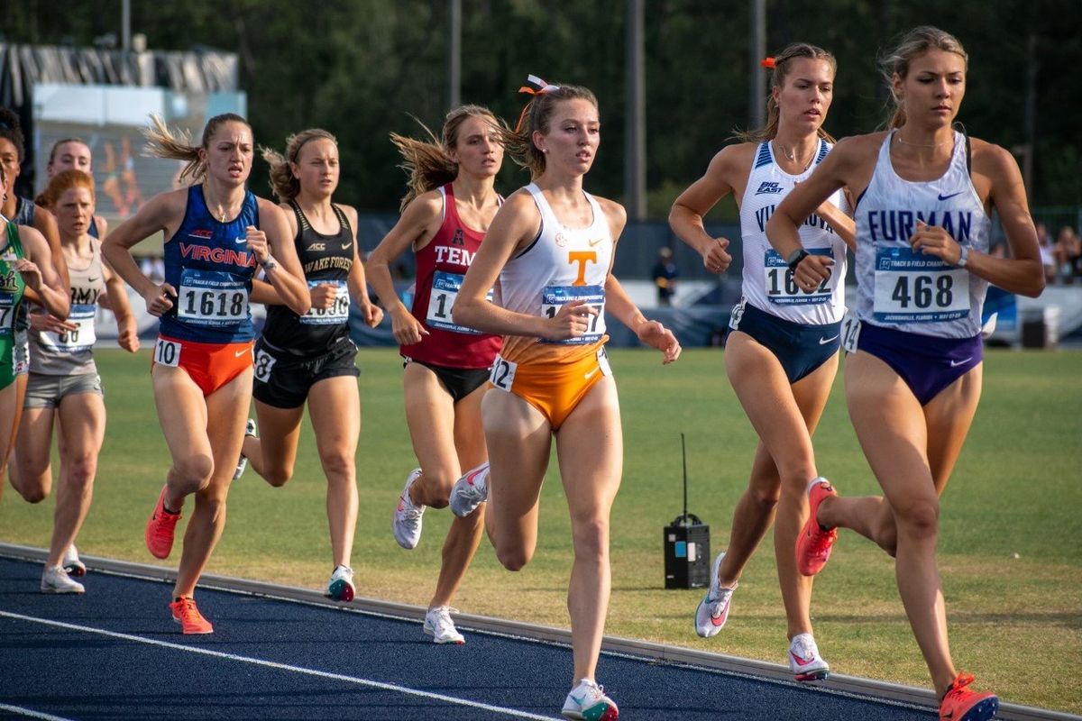 Lewis and Clark graduate Kate Thronson, center, enjoyed plenty of success at Tennessee, but will run for Notre Dame during her senior season.  (Courtesy of Tennessee athletics)