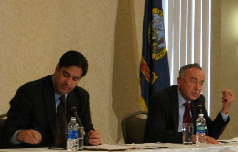 Idaho Congressman Walt Minnick, right, speaks during a debate with GOP rival Raul Labrador, left, at the Boise City Club on Thursday (Betsy Russell)