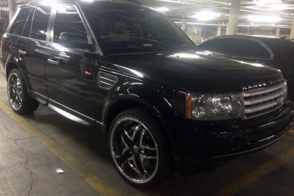 This Las Vegas police photo shows a black Range Rover SUV found Saturday at an apartment complex east of the Las Vegas Strip. (Associated Press)