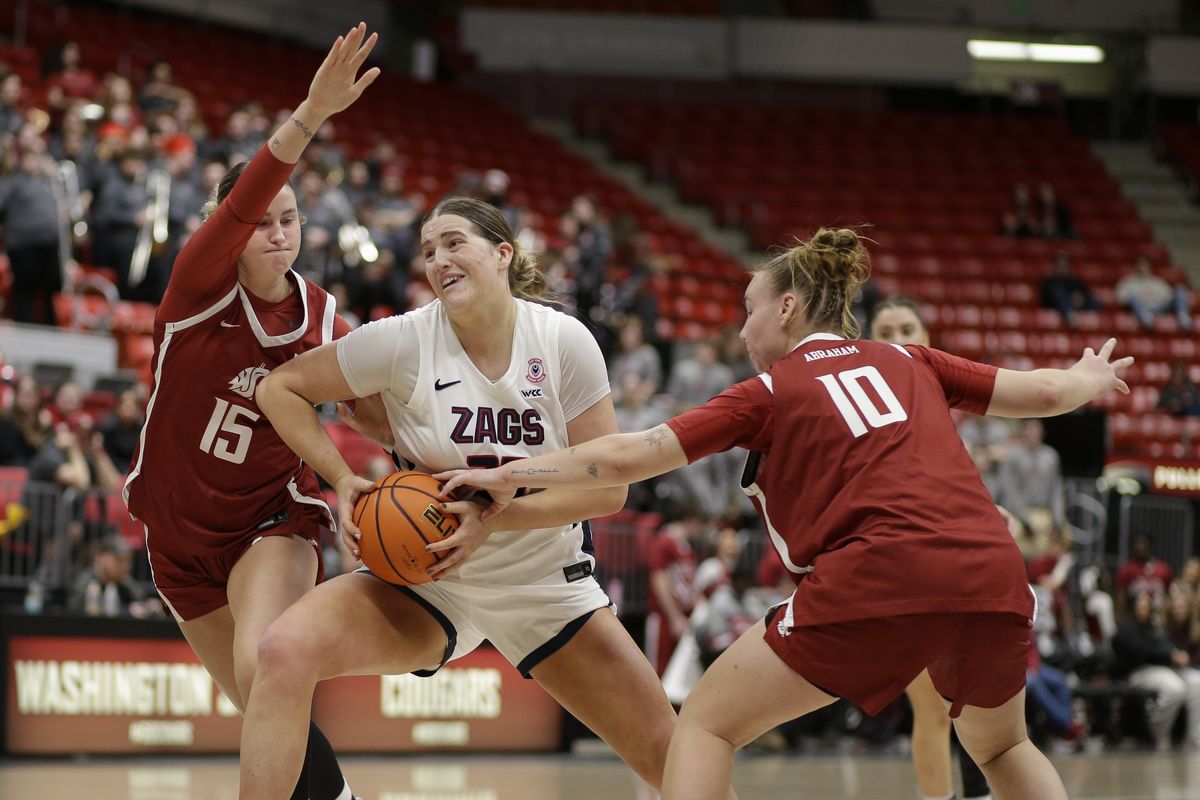 Gonzaga forward Lauren Whittaker, center, drives between Washington State guard/forward Keandra Koorits, left, and guard Charlotte Abraham during the first half on Saturday at Beasley Coliseum in Pullman.  (Geoff Crimmins/For The Spokesman-Review)