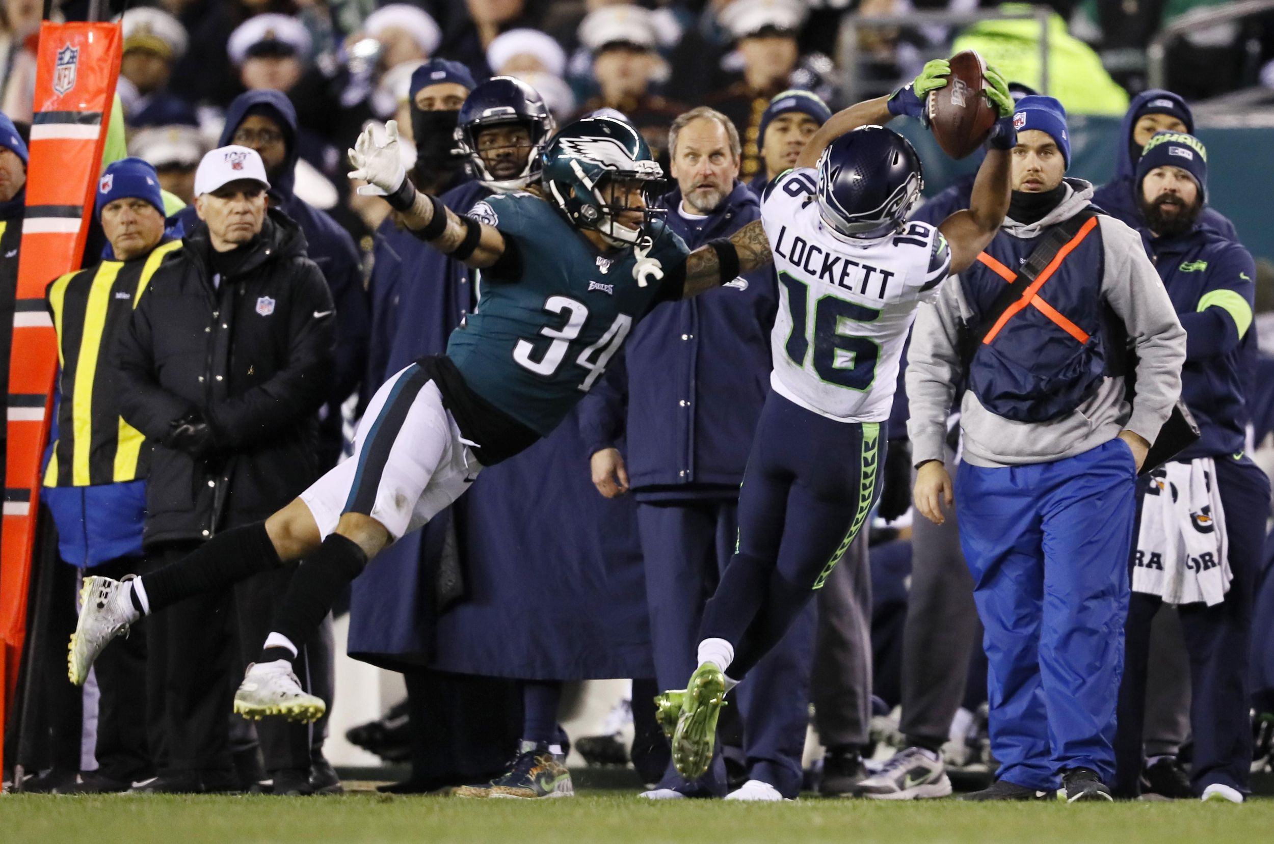 Wilson leads Seahawks past Eagles 17-9 in wild-card round playoff came