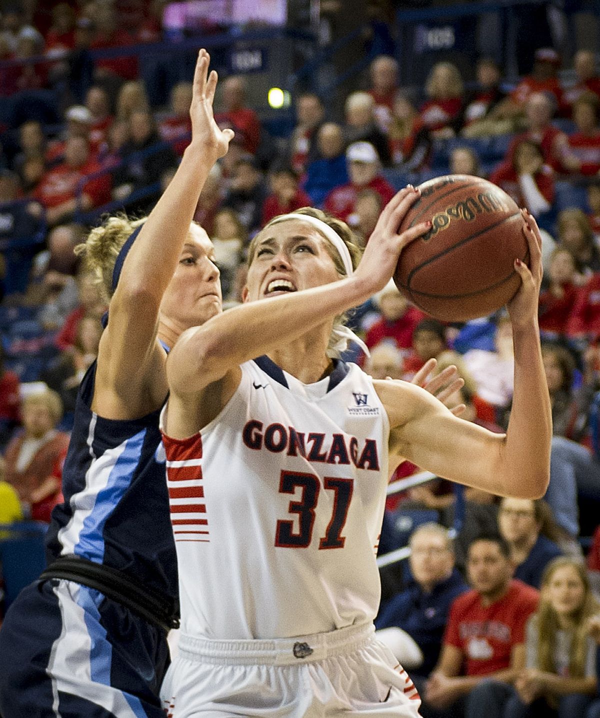 Gonzaga guard Elle Tinkle was on target with a career-high 26-point night against San Diego. (Colin Mulvany)