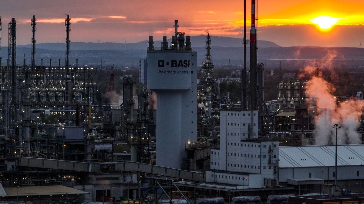 The BASF SE chemical plant is shown in Ludwigshafen, Germany, on April 25.  (Alex Kraus/Bloomberg)