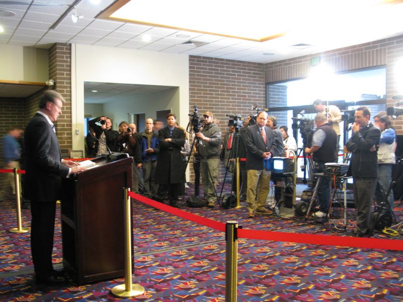 Gov. Butch Otter addresses the press after his State of the State speech, 1/12/09 (Betsy Russell / The Spokesman-Review)