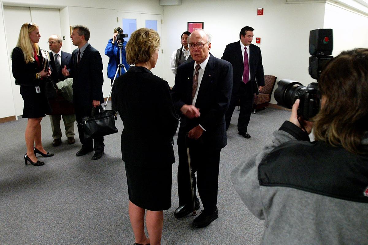Irwin “Erine” Rose, center, winner of the 2004 Nobel Prize in Chemistry, talks with Gov. Christine Gregoire before Rose is honored by Washington State University’s Regents’ Distinguished Alumnus Award at a ceremony on Oct. 14, 2005. (CHRISTOPHER ONSTOTT)