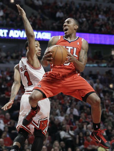 Atlanta’s Jeff Teague, playing in place of the injured Kirk Hinrich, drives to the basket against Chicago’s Derrick Rose. (Associated Press)