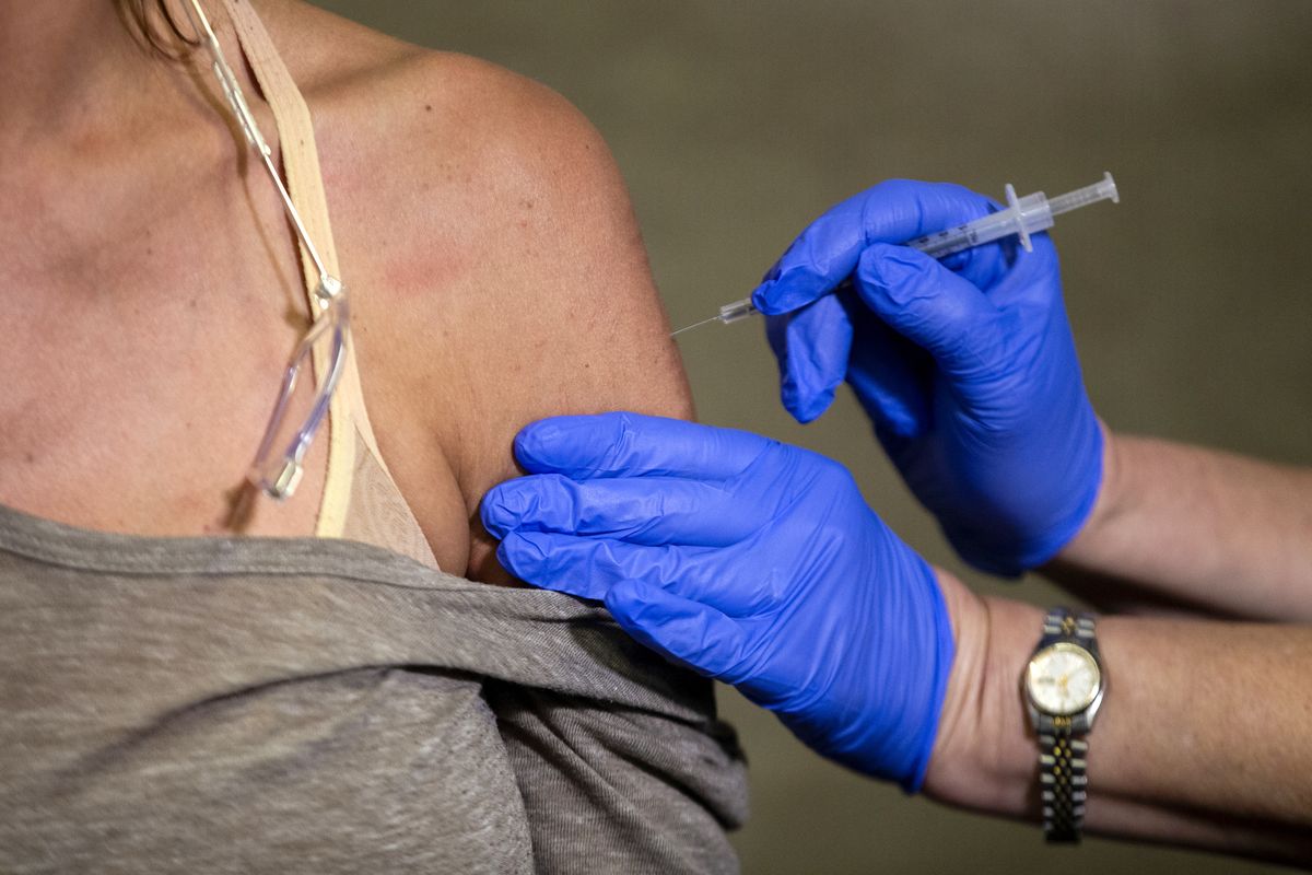 A patient receives a COVID-19 vaccination shot Dec. 16 in Portland, Ore.  (Dave Killen)