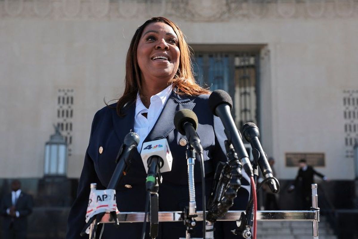 New York Attorney General Letitia James speaks to reporters, after she attended a hearing and pleaded not guilty to charges that she defrauded her mortgage lender, outside the U.S. District Court for the Eastern District of Virginia, in Norfolk, Virginia, U.S., October 24, 2025. REUTERS/Jonathan Ernst  (Jonathan Ernst)