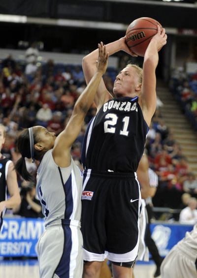 Gonzaga's Courtney Vandersloot shoots over Xavier's Special Jennings in the first half at Sacramento's Arco Arena on Saturday March 27, 2010. (Colin Mulvany / The Spokesman-Review)