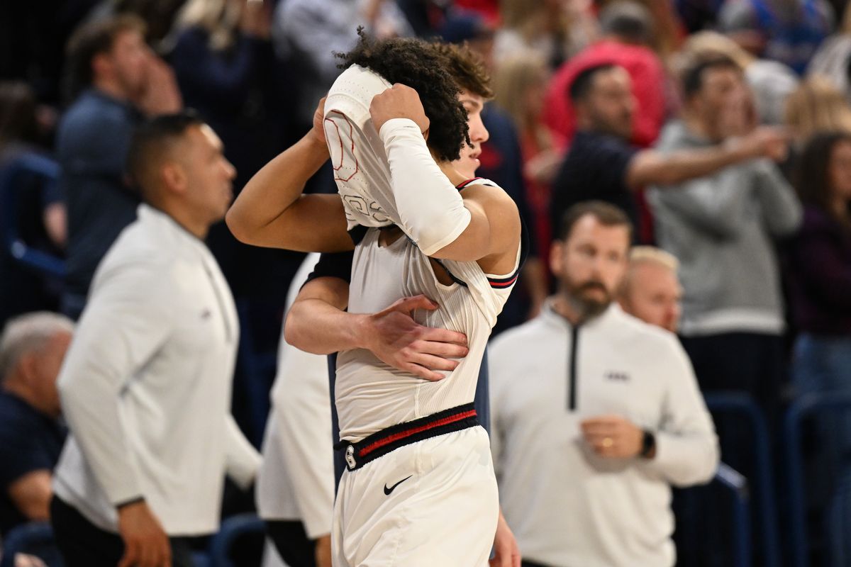 Gonzaga Bulldogs guard Ryan Nembhard (0) reacts as time expires and Gonzaga falls to the St. Mary