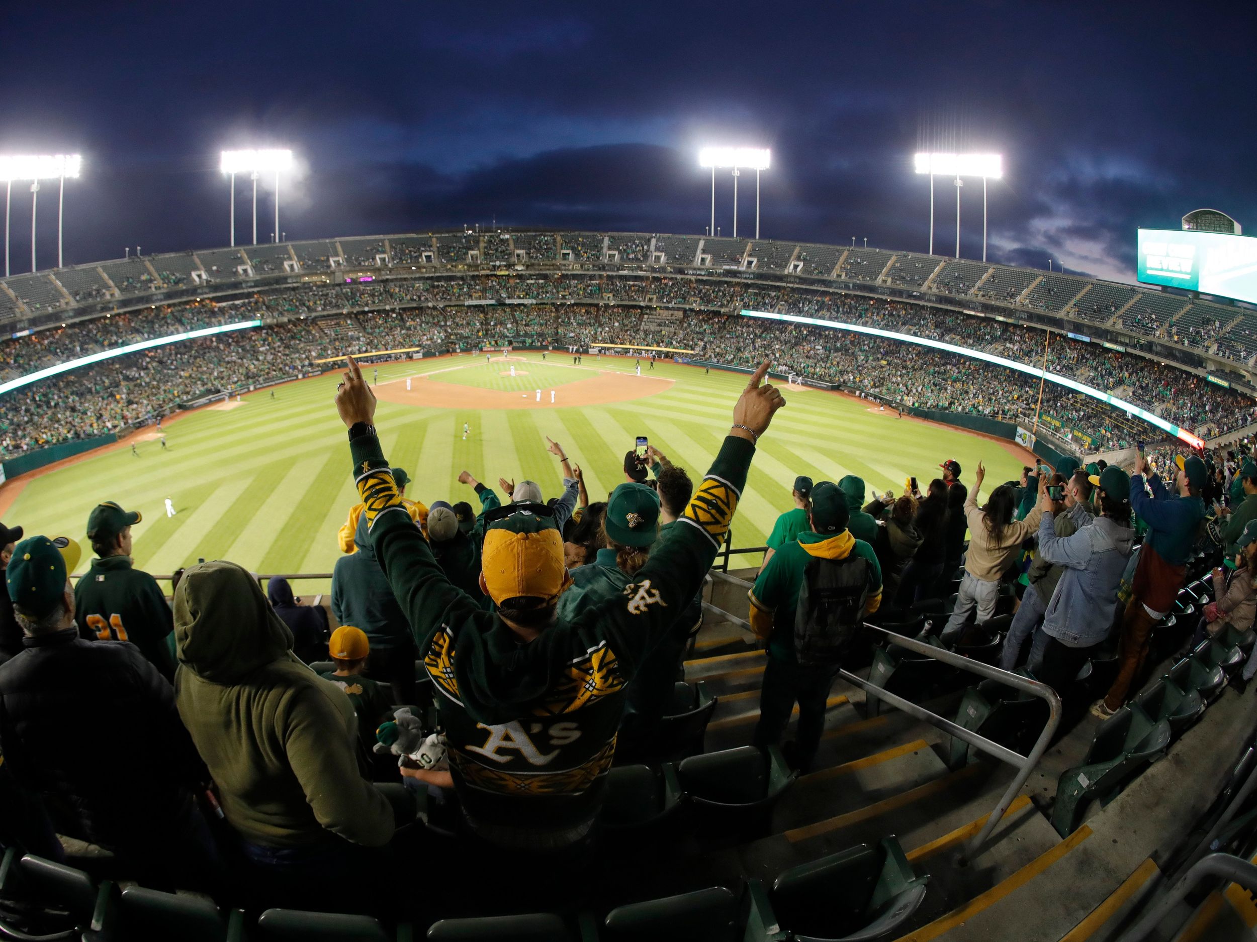 A's fans stage 'reverse boycott' vs. Rays, pack Oakland Coliseum