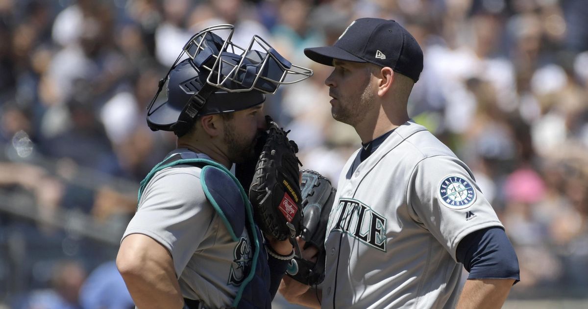 Mariners pitching staff rolls out mat for catcher Mike Zunino
