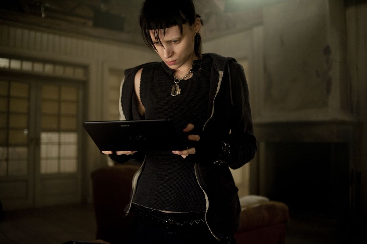 Rooney Mara is shown in a scene from “The Girl With the Dragon Tattoo,” which so far seems to be lacking in Oscar buzz.