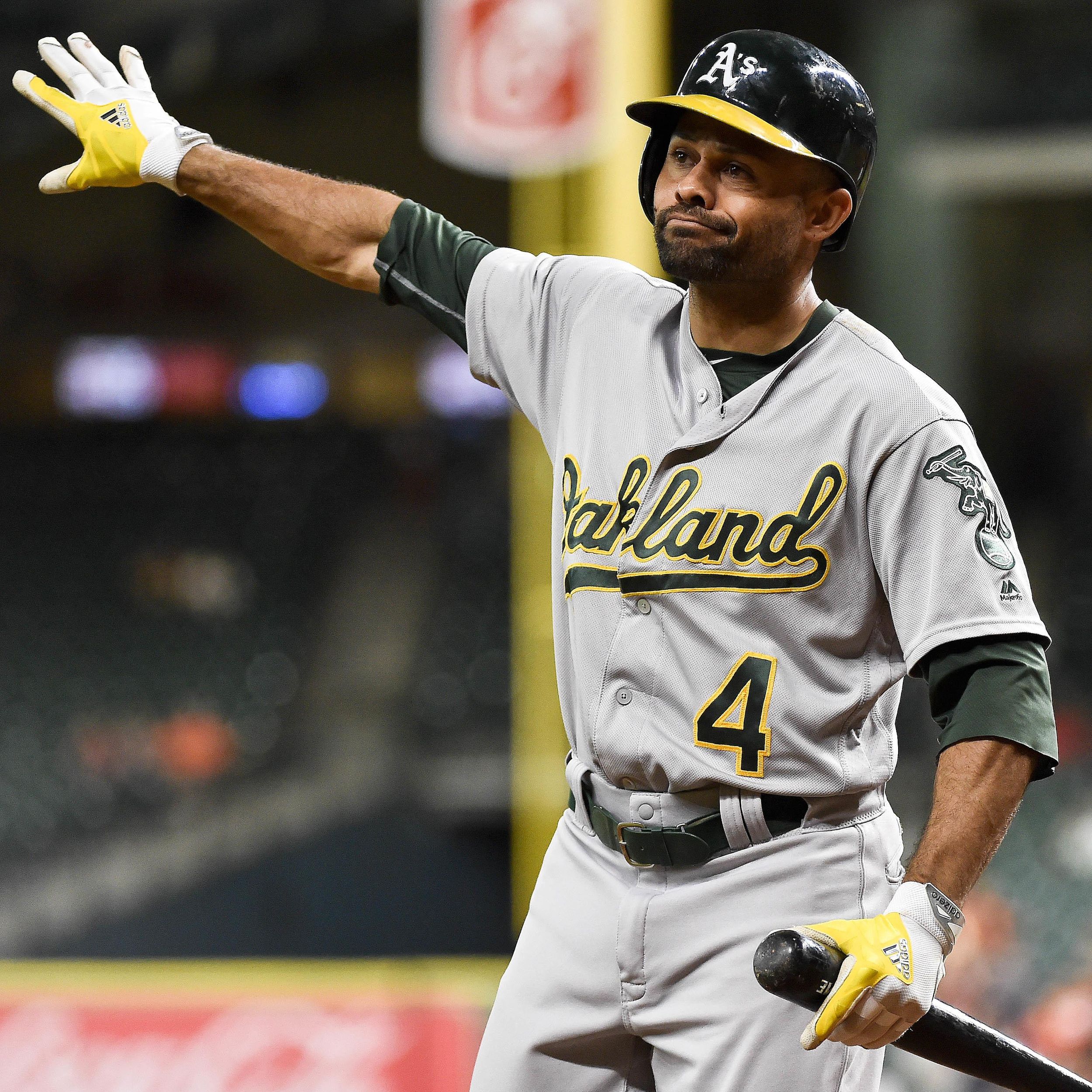 An American baseball center fielder, Coco Crisp has attained immense  popularity due to his peculiar hair style.