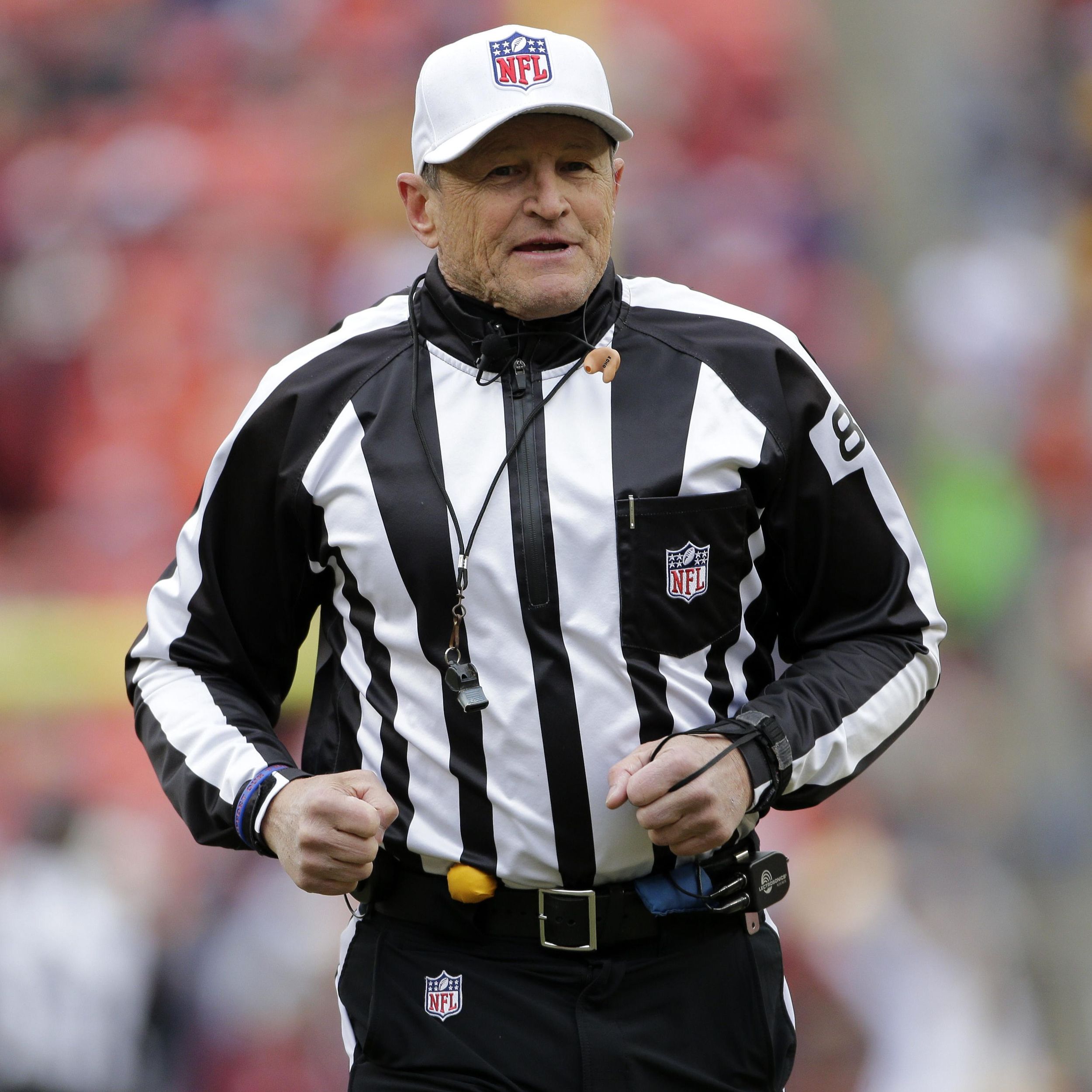 Ed Hochuli retiring as NFL official after long, successful career