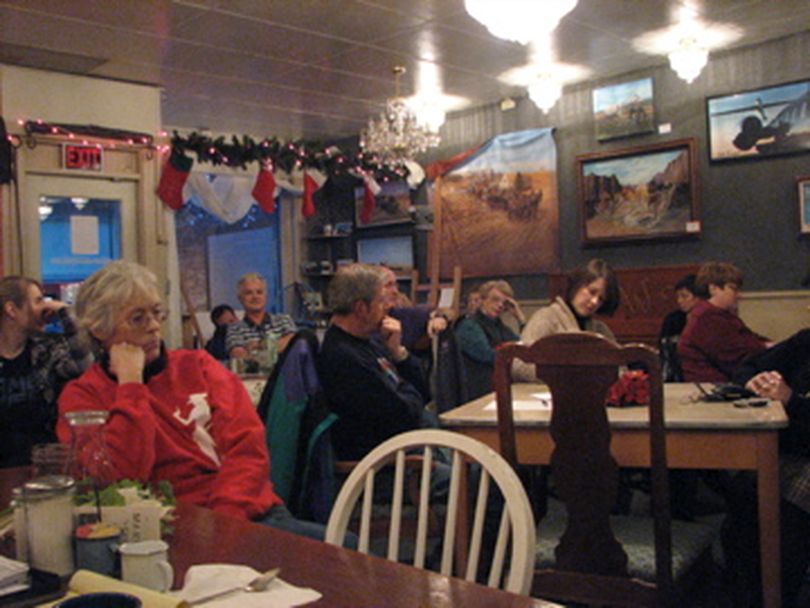 Community members listen to SPD and Mayor Mary Verner and city officials at the Outlaw Cafe on 12/15/2010 (Pia Hallenberg)