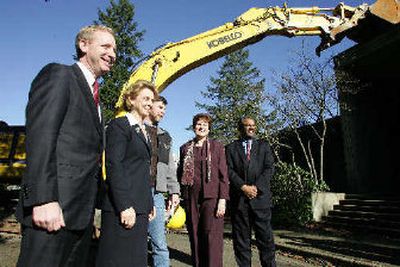 
Brad Smith, Senior Vice President of Microsoft, Wash. Gov. Chris Gregoire, Rob Short, Corporate Vice President, Microsoft, Rosemarie Ives, Mayor of Redmond, Wash., and Ron Sims, King County Executive, were on hand Thursday. 
 (Associated Press / The Spokesman-Review)