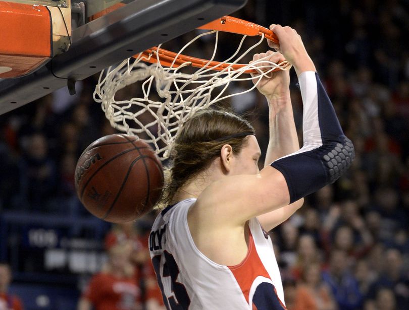 Kelly Olynyk led the way for the Gonzaga big men, finishing with 14 points – highlighted by this razzle-dazzle dunk – and seven rebounds. (Colin Mulvany)